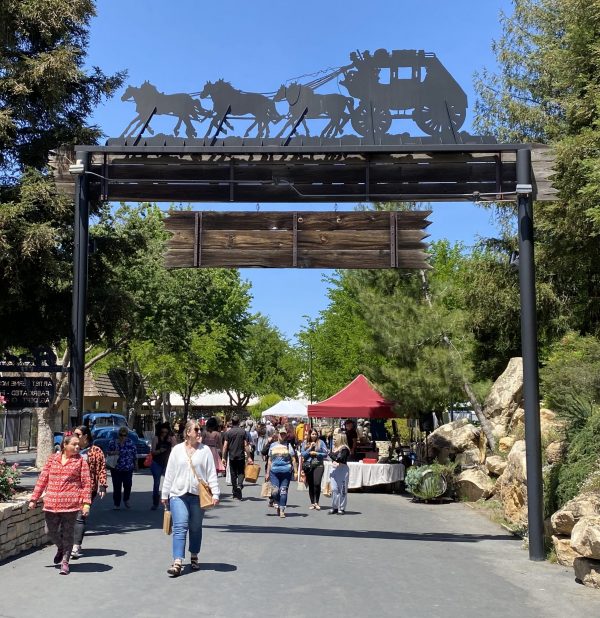 3 Speckled Hens Main Street