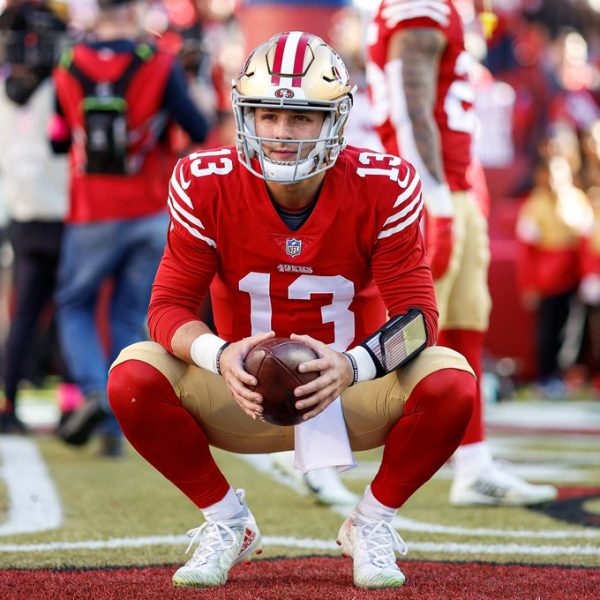 Brock Purdy waiting on the sidelines